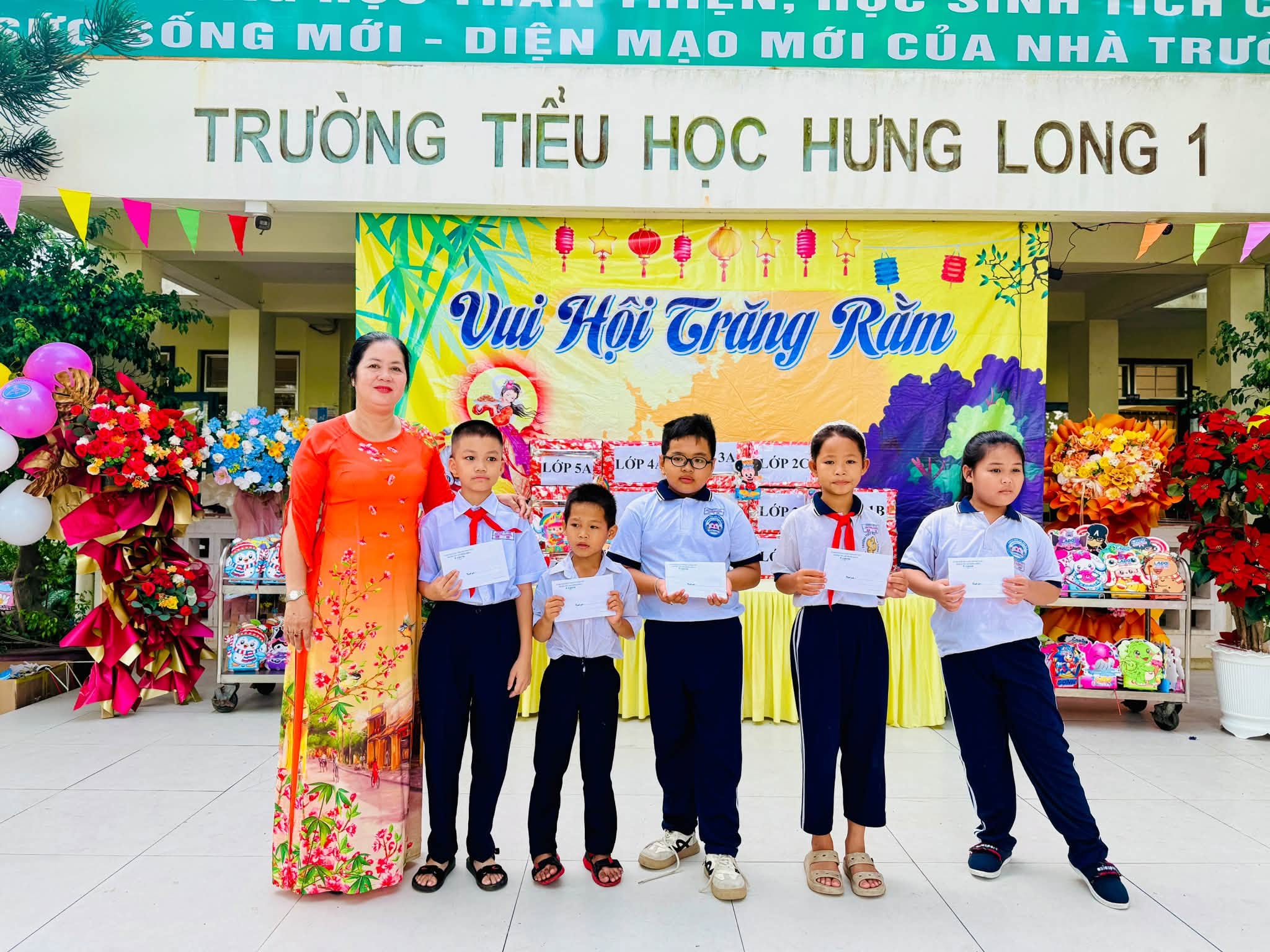 Lớp 1C trải nghiệm “Em yêu trường em” và tìm hiểu nội quy nhà trường